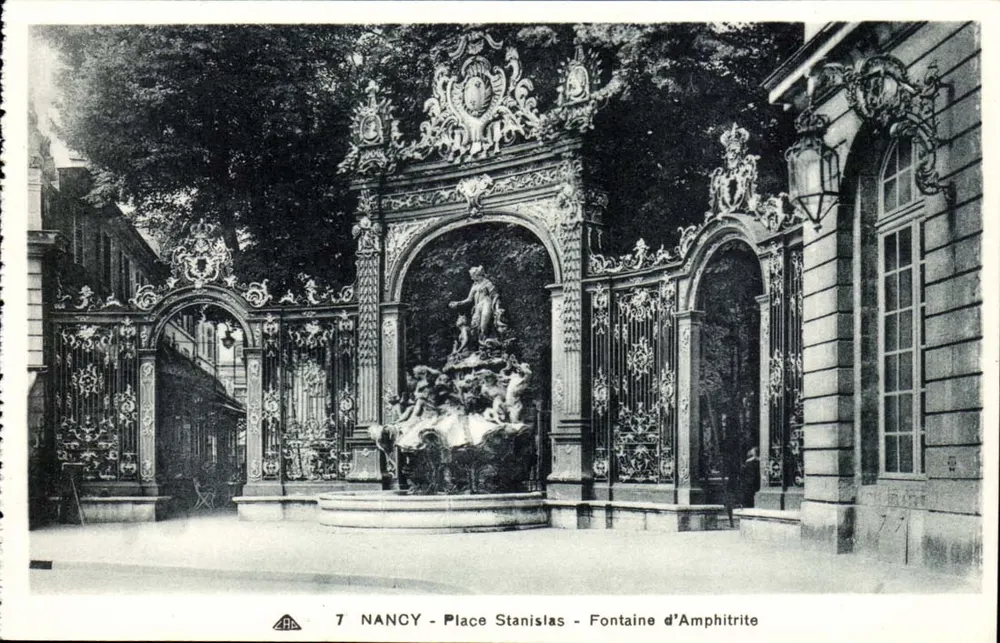 Nancy - Praça Stanislas - Fonte de Amfítrite - Frente