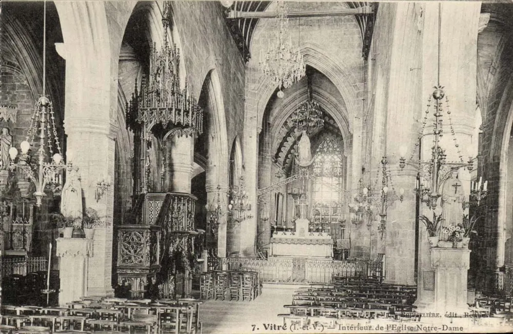 Vitré (Il-et-V.) — Binnenkant van de Kerk van Onze Lieve Vrouwe — uitgave Belin - Voorkant