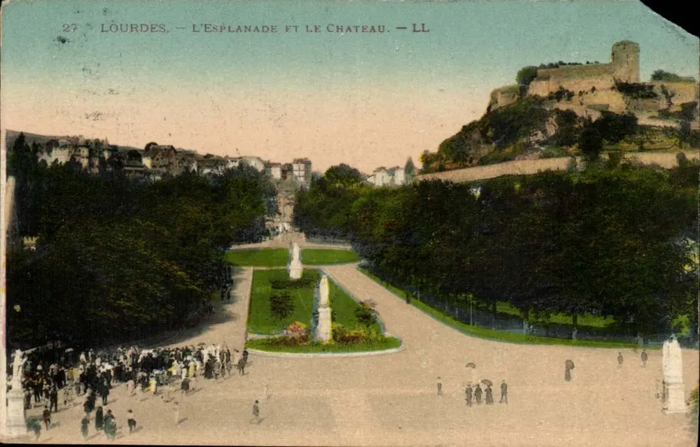 Lourdes — A Esplanada e o Castelo — LL - Frente