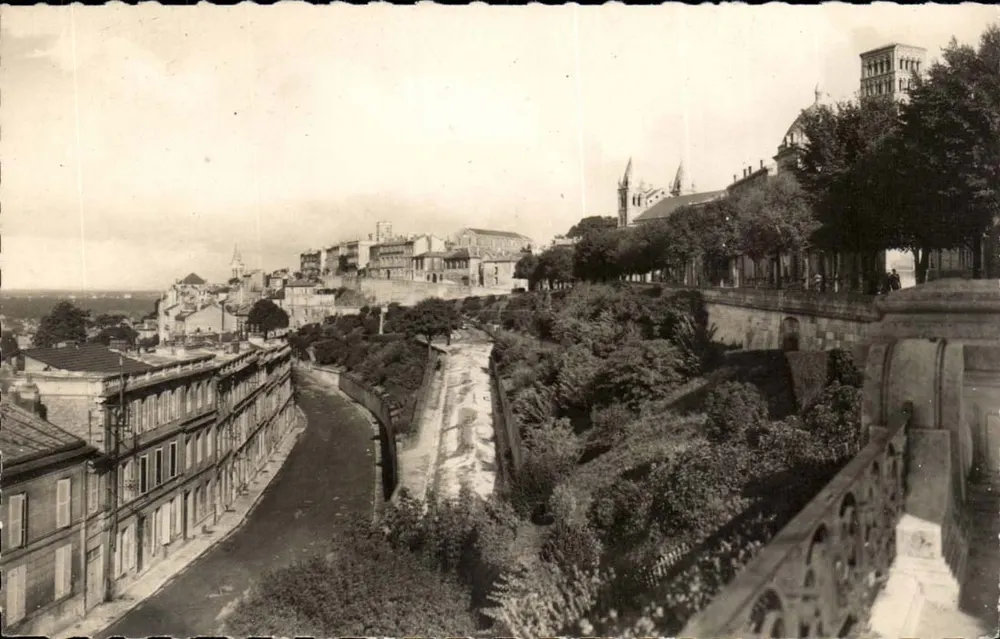 Angoulême — As Rotondas — Éditions O.P. Paris - Frente
