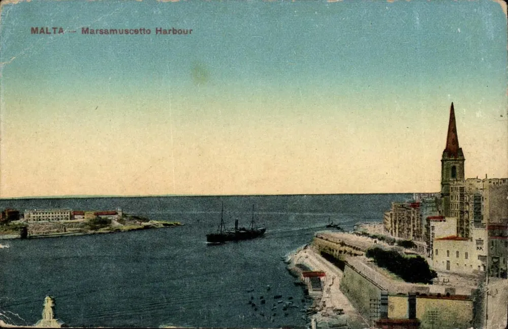 Malta — Haven van Marsamuscetto — havenaanzicht met kerk en schip - Voorkant