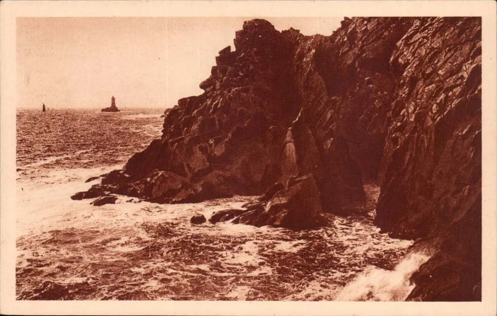 Punta del Raz — La entrada de la Cámara de Olivier — Imp. Lévy et Neubrains, París - Anverso