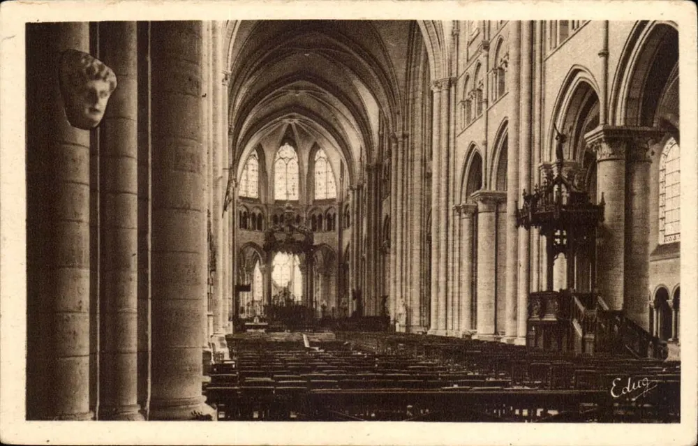 Sens (Yonne) — Interior da Catedral — Édug - Frente