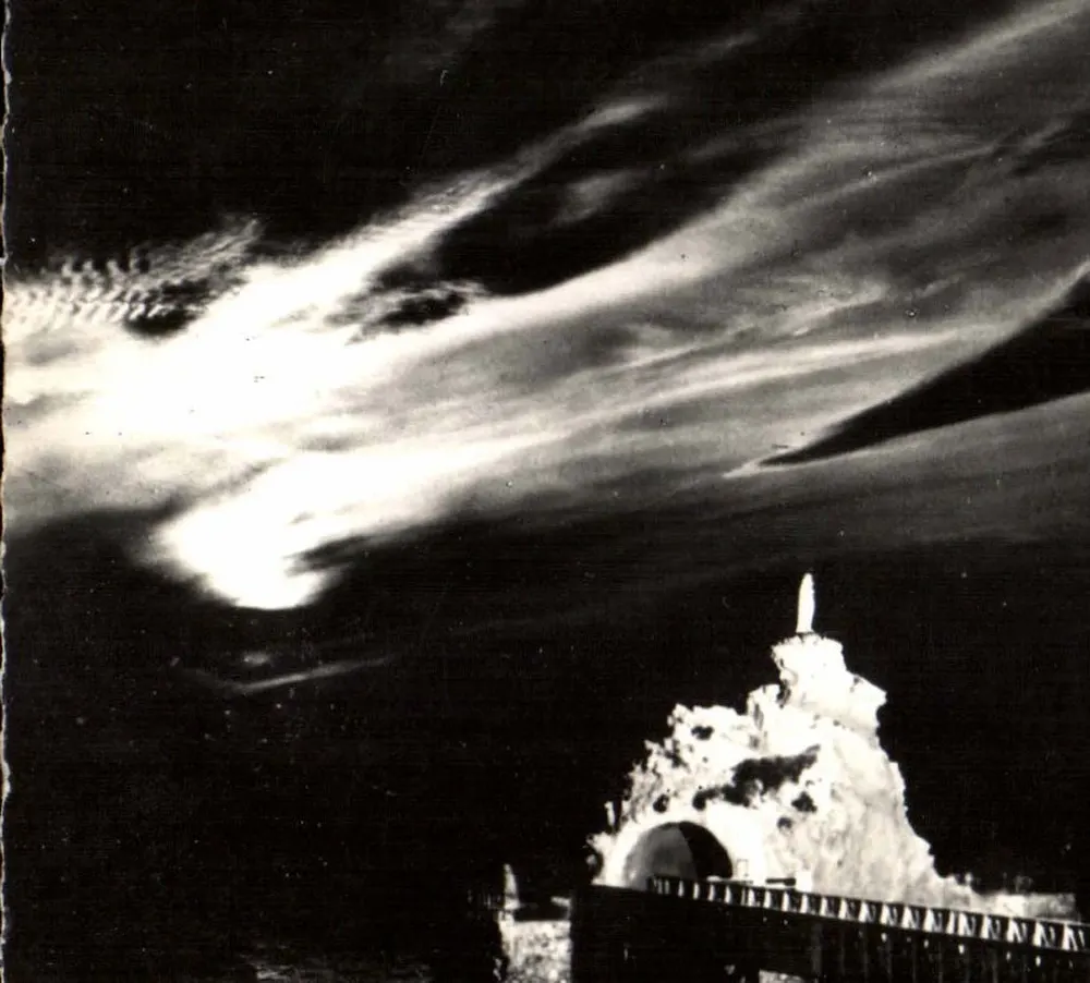 Biarritz — Der Felsen der Jungfrau beleuchtet — L. Laville, Verleger-Hersteller - Vorderseite