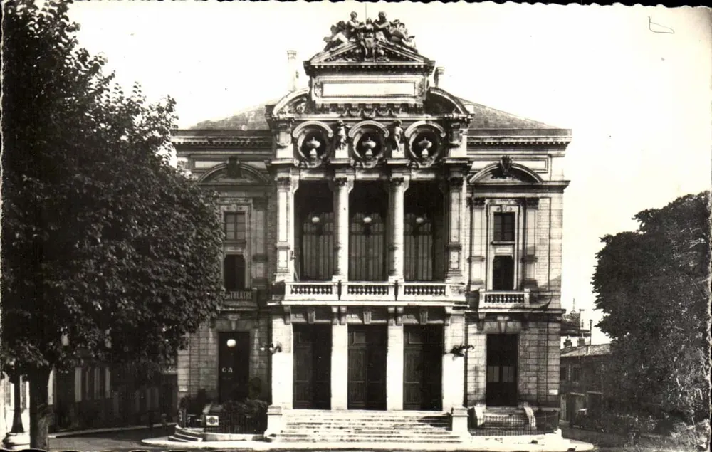 Angoulême (Charente) — O Teatro — Éditions du Globe - Frente