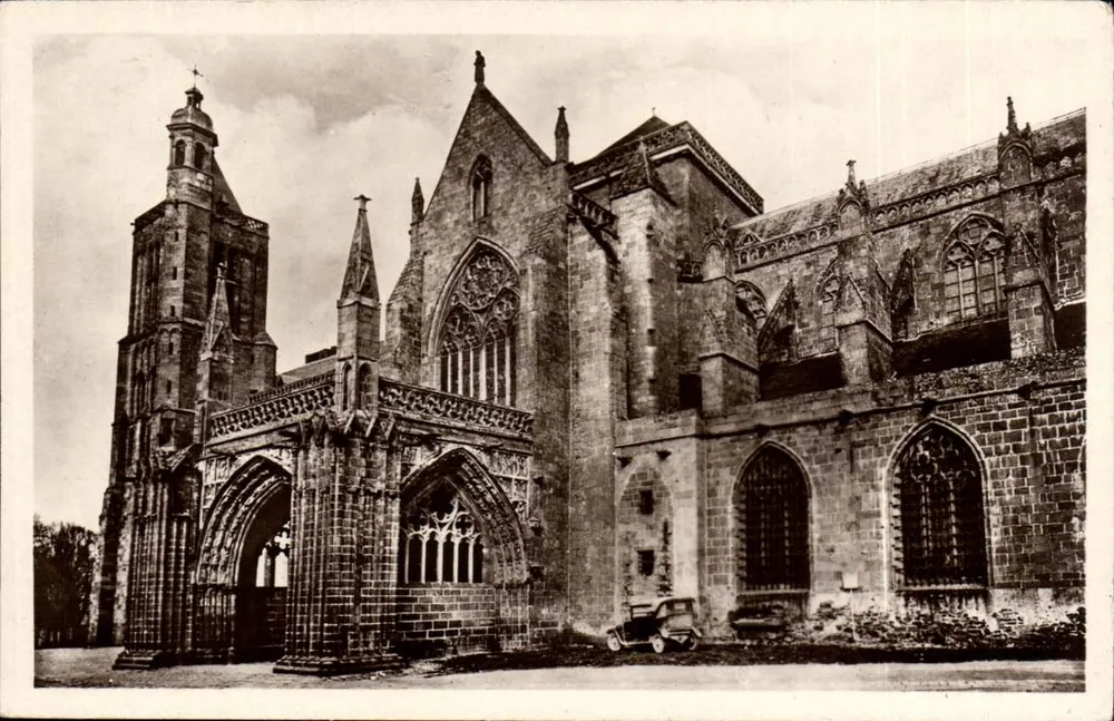 Dol-de-Bretagne — A Catedral — Studio DOL (Dol-de-Bretagne) - Frente