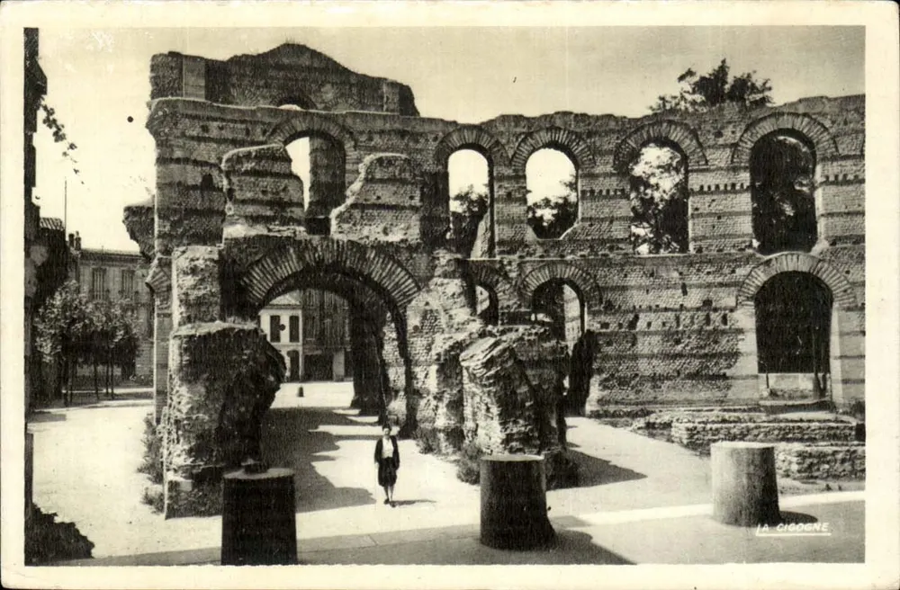 As ruínas do Palácio Gallien — Bordeaux — Editora La Cigogne, n° 33.999.63 - Frente