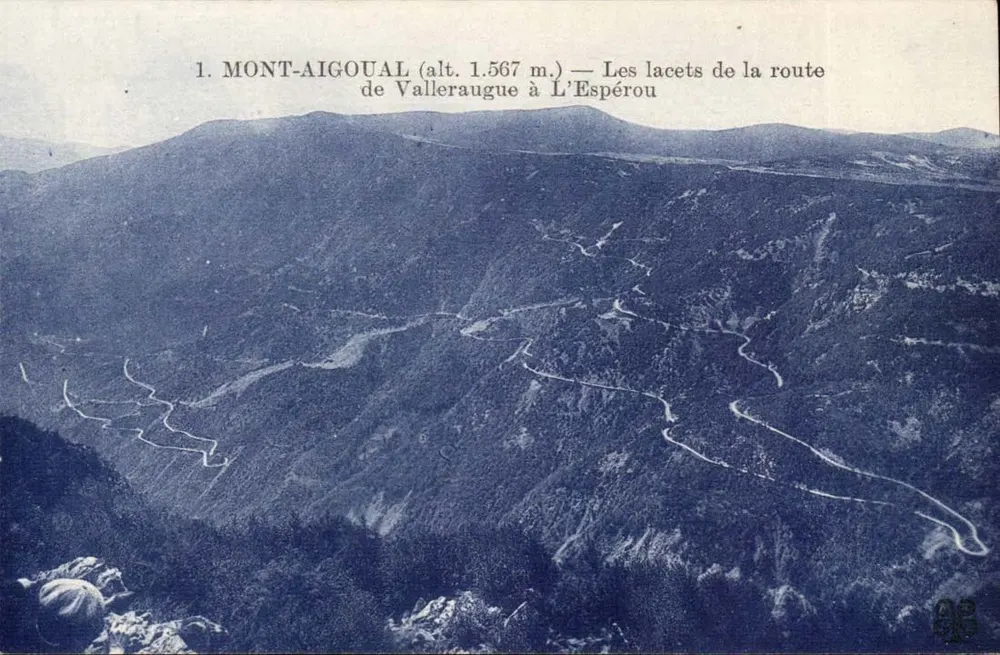 Mont-Aigoual (Höhe 1.567 m.) — Die Kurven der Straße von Valleraugue nach L'Espérou - Vorderseite