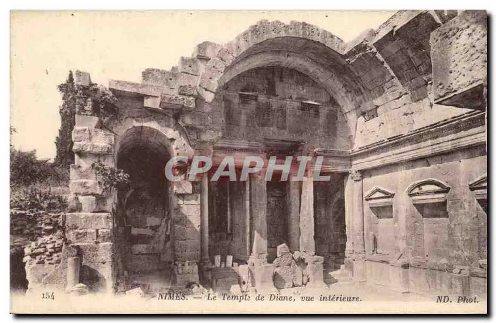 Nîmes — O Templo de Diana, vista interior — ND. Phot. - Frente