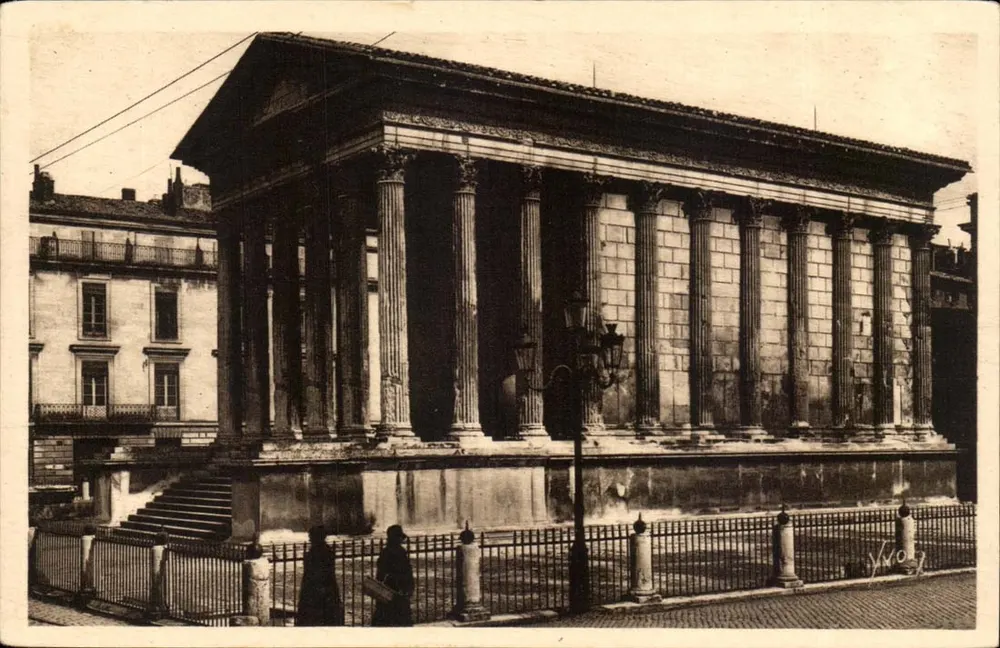 Nîmes (Gard) — A Maison Carrée — Edições de Arte Yvonne, Paris - Frente