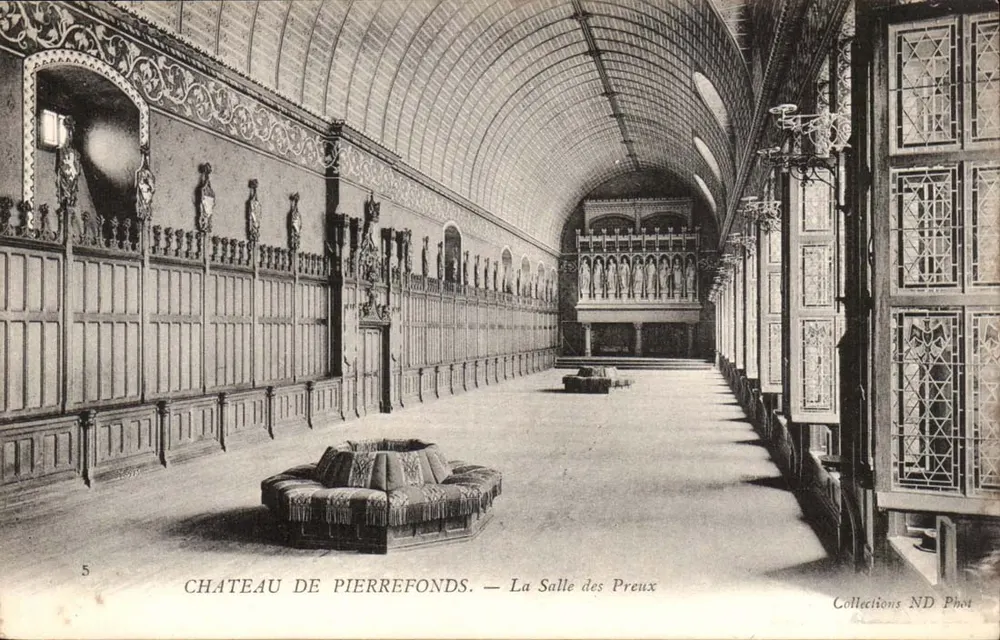 Schloss Pierrefonds — Saal der Ritter — Collections ND Phot - Vorderseite