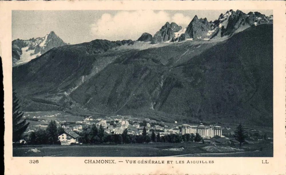 Chamonix — Vista geral e as Aiguilles — LL, n° 326 - Frente