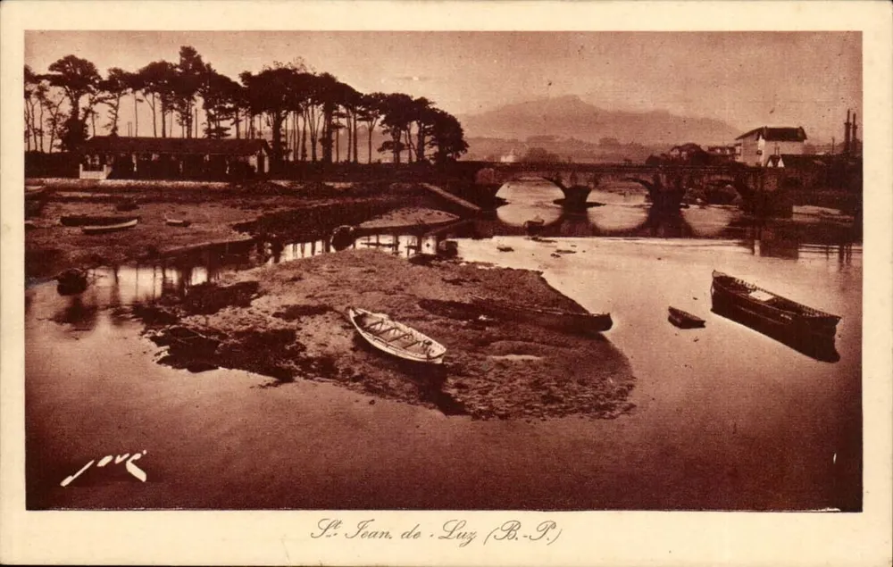 Saint-Jean-de-Luz (B.P.) — A Nivelle, no fundo a Rhune — Edição Jové, Pau - Frente