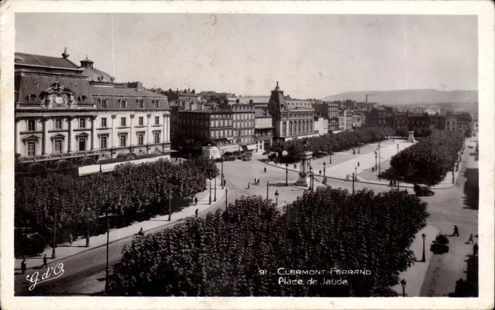 Clermont-Ferrand — Place de Jaude — G.d'O - Frente