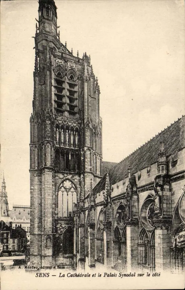 SENS — Die Kathedrale und das Palais Synodal auf der Seite — A. Mondeu, Verleger in Sens - Vorderseite