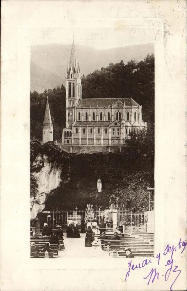 Lourdes — Basílica Nossa Senhora de Lourdes — editor não visível - Frente
