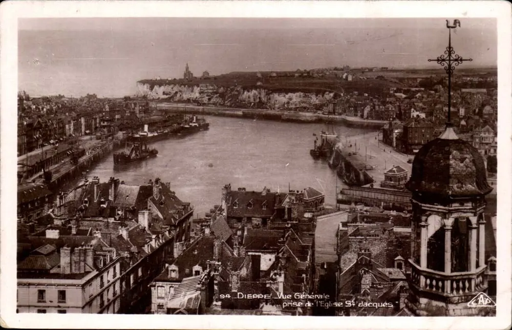 Dieppe — Vista Geral tirada da Igreja de São Jacó — C.A.P. Strasbourg n°94 - Frente