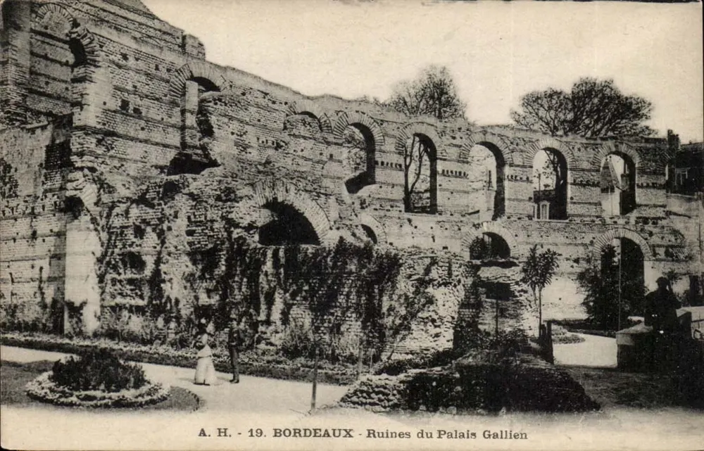 Bordeaux - Ruínas do Palácio Gallien — A. H. - 19 - Frente