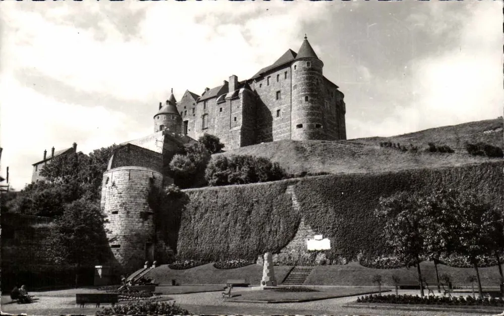 Dieppe — O velho castelo e o pátio — Edições La Cigogne, Rouen - Frente