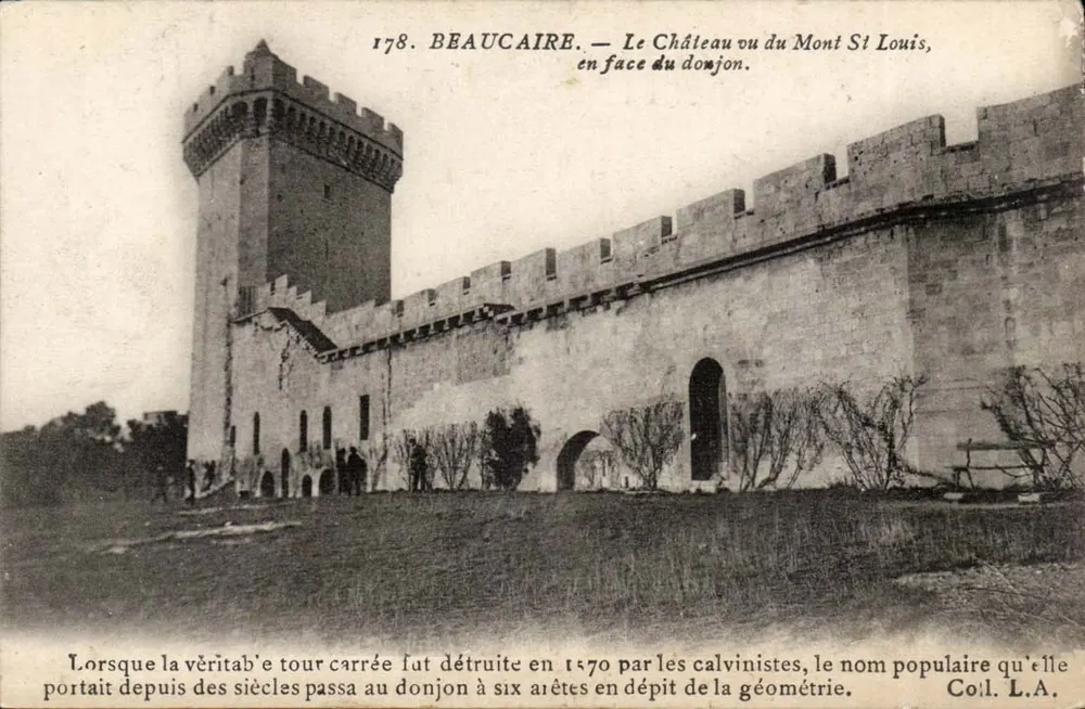 Beaucaire — Das Schloss von Mont Saint Louis aus gesehen, gegenüber dem Bergfried — Col. L.A. - Vorderseite