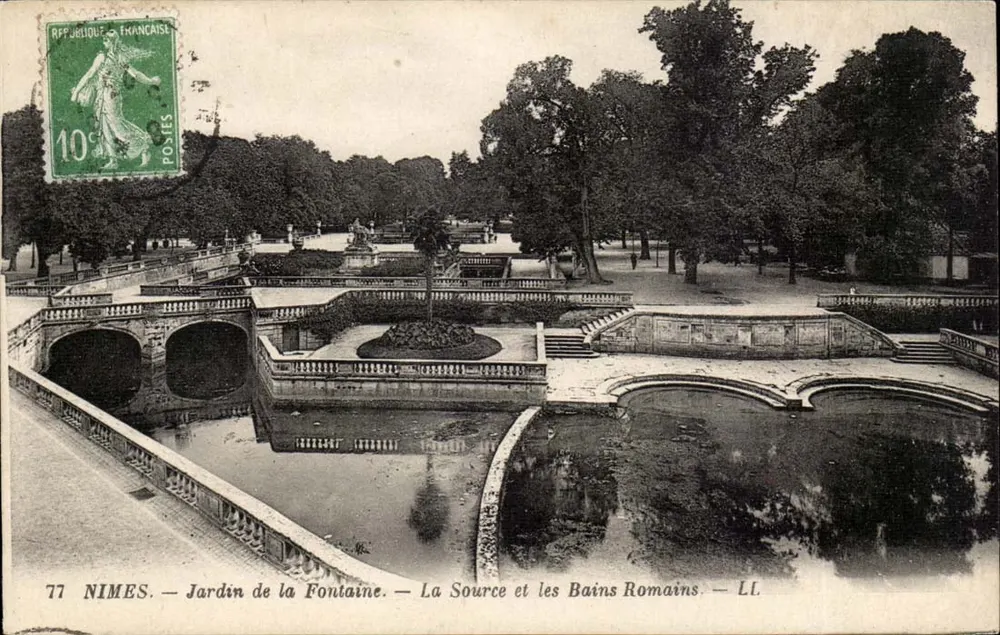 Nîmes — Jardin de la Fontaine — Die Quelle und die römischen Bäder — LL - Vorderseite
