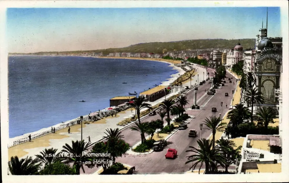 Nice. A Promenade dos Hotéis — vista da costa e dos palmeiras — Edições Part Munier, n° 352 - Frente