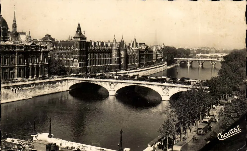 Paris — A Conciergerie e a Sena — Chantal - Frente