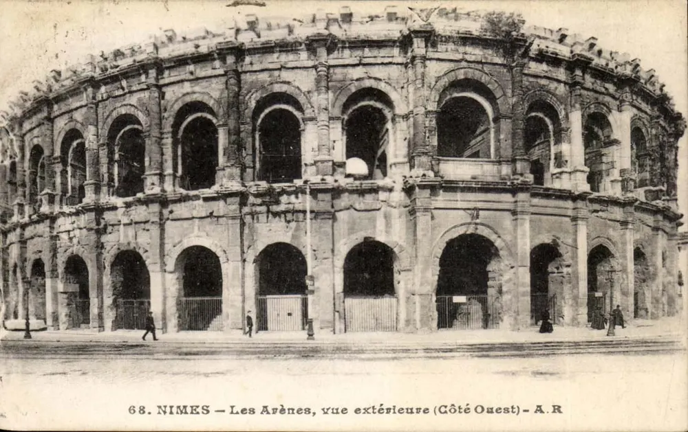 Nîmes — Die Arenen, äußere Ansicht (Westseite) — A.R. n°68 - Vorderseite