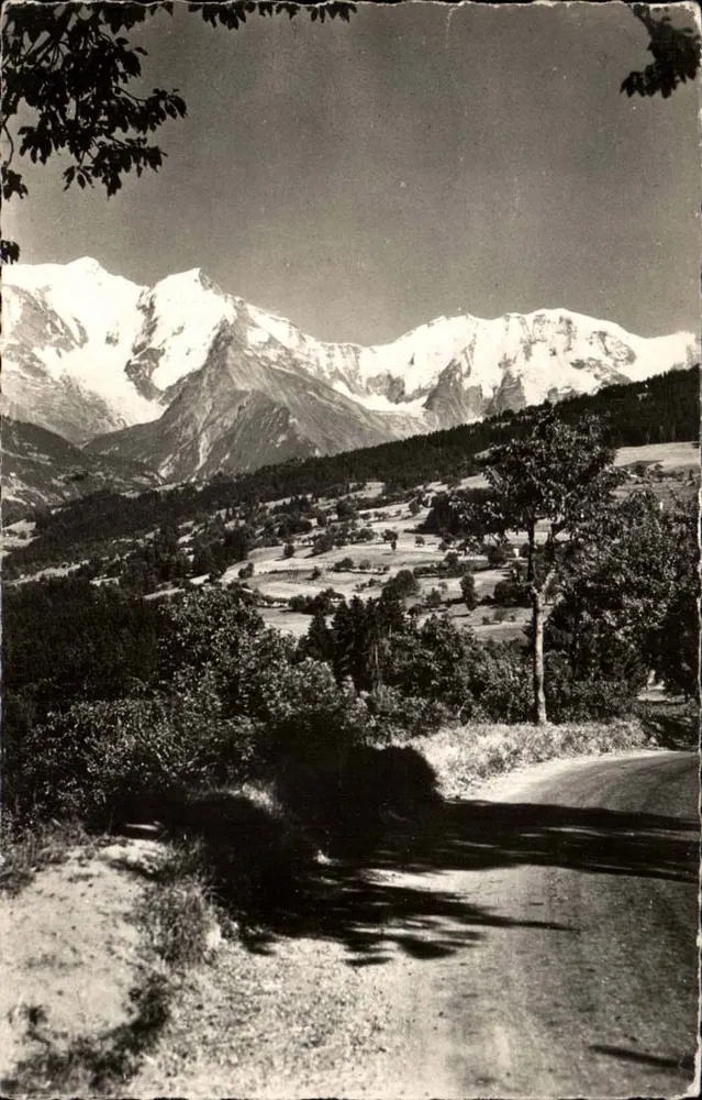 माउंट ब्लैंक के पहाड़ों का दृश्य — कॉम्ब्लॉई (हाउट-सैवोइ) — प्रकाशक अदृश्य - आगे