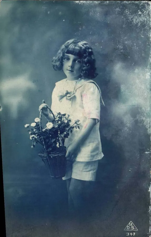 Mädchen mit einem Blumenkorb — Photo D.S. n°347 - Vorderseite