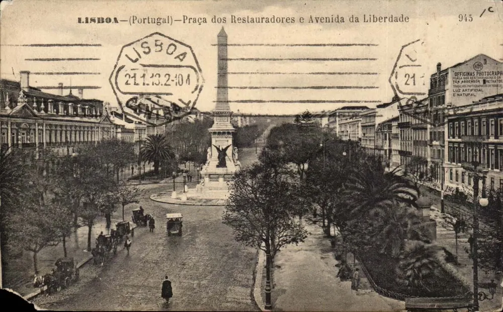 Lissabon (Portugal) — Place des Restaurateurs und Avenue de la Liberté — Verlag Luz Artificial e Natural, Nr. 945 - Vorderseite
