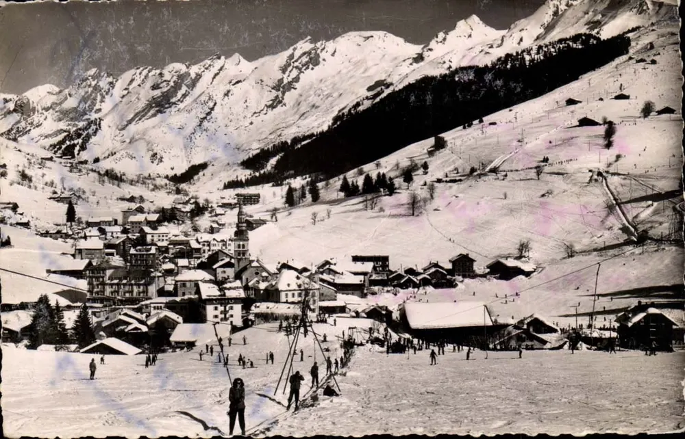 La Clusaz (Haute-Savoie) — vista generale, il tapis roulant Soleil — Edizione GIL, Annecy - Recto