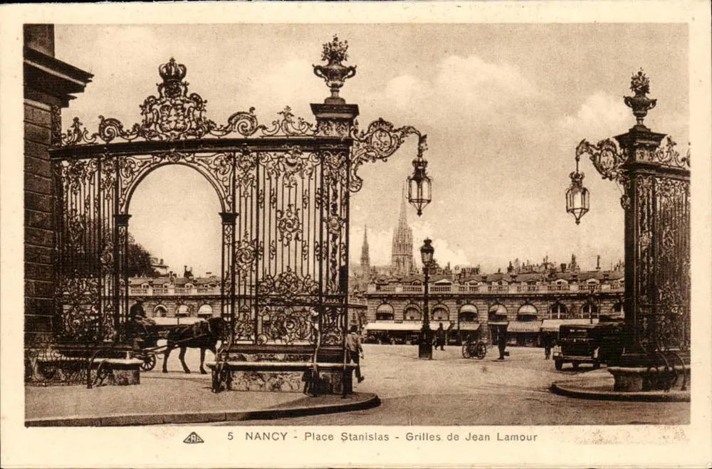 NANCY - Place Stanislas - Rejas de Jean Lamour - Anverso