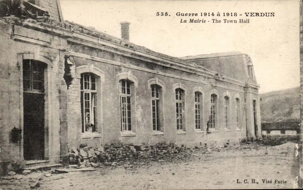Verdun — Prefeitura destruída — L. C. H., Visé Paris - Frente