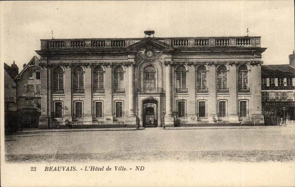 Beauvais - O Hotel de Ville - ND - Frente