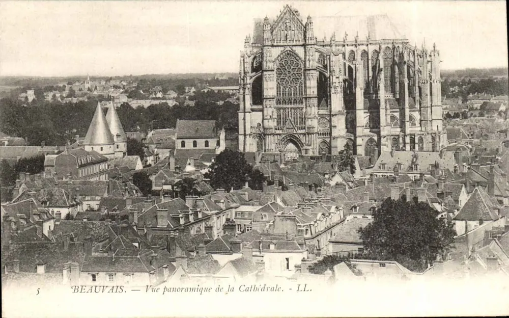 Beauvais — Panoramablick auf die Kathedrale — LL. - Vorderseite