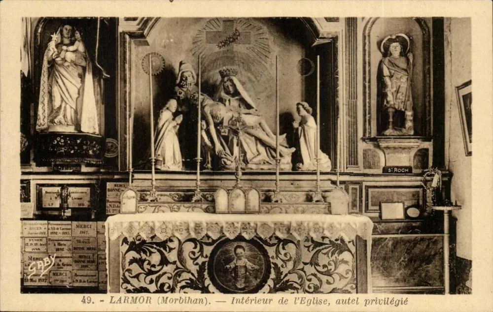 Larmor (Morbihan) — Binnenkant van de kerk, voorrechte altaar — Gaby - Voorkant