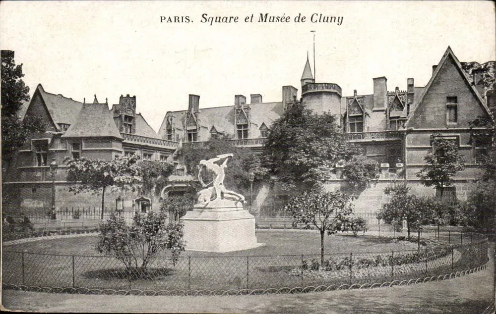 Paris. Praça e Museu de Cluny — editor não visível - Frente