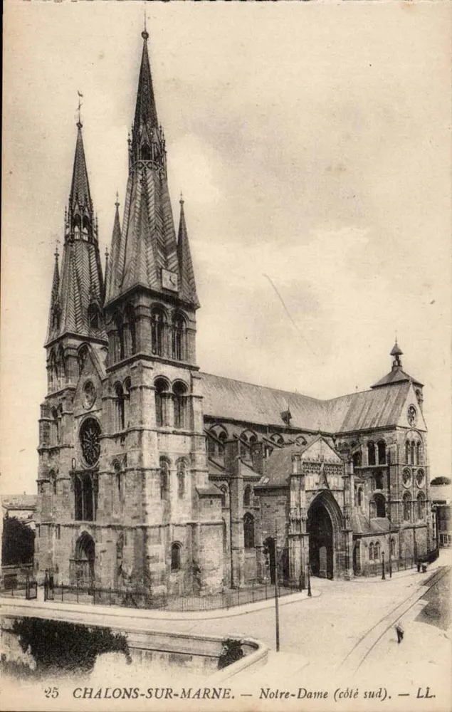 Chalons-sur-Marne — Notre-Dame (lado sul) — LL. - Frente