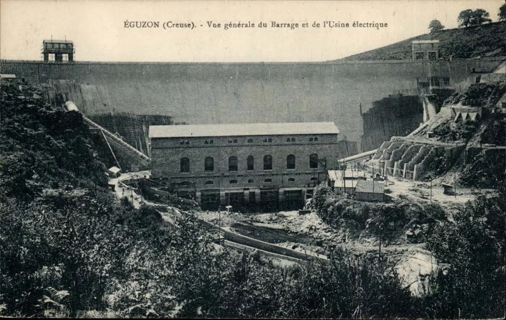 Éguzon (Creuse) — Allgemeiner Blick auf den Staudamm und die Stromfabrik — Verlag nicht identifiziert - Vorderseite