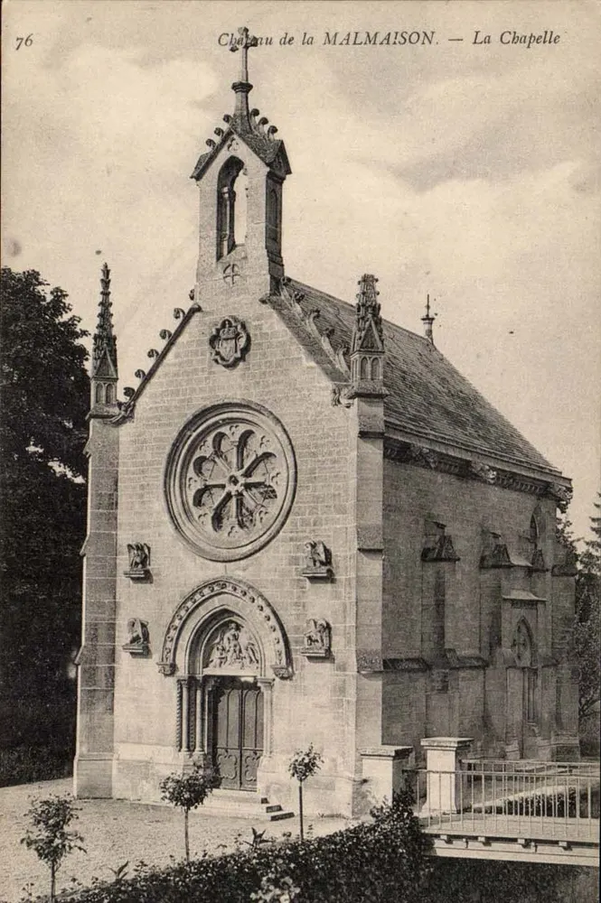 Castelo de La MALMAISON — A Capela - Frente