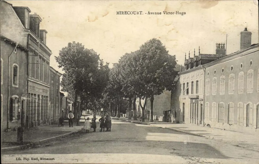 Mirecourt - Avenue Victor-Hugo — Lib. Pap. Koël, Mirecourt - Vorderseite