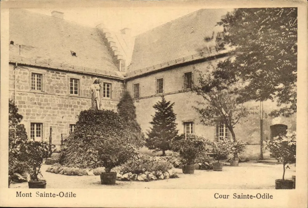 Cour Sainte-Odile — Mont Sainte-Odile — Edição Alsacienne Paulus & Rechti, Strasbourg - Frente
