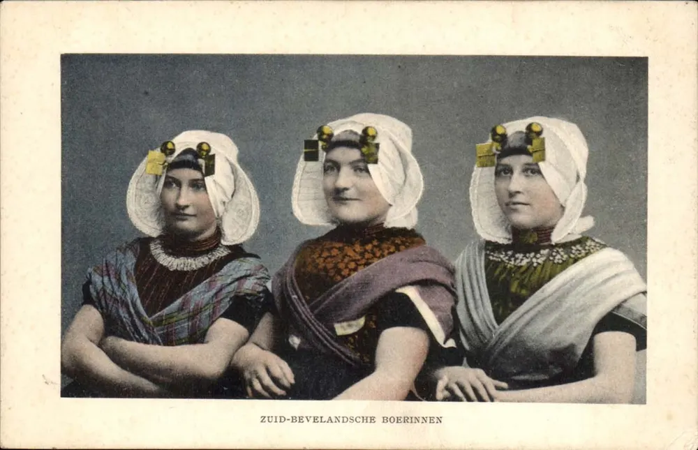 Drei Frauen — Süd-Bevelandsche Bauern — Firma F B den Boer, Middelburg, Nr. 401 - Vorderseite