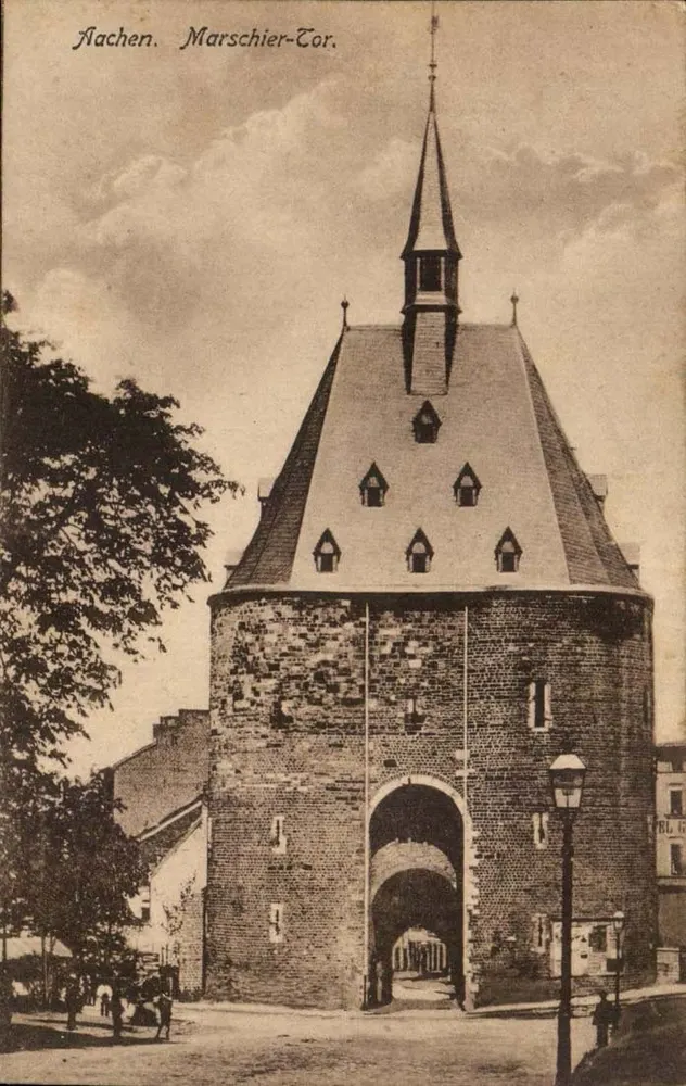 Aachen. Marschier-Tor. — Mittelalterliche Steintür mit Satteldach und Glockenturm — Verlag Verlagsanstalt 'Rosmos', Heiberg - Vorderseite