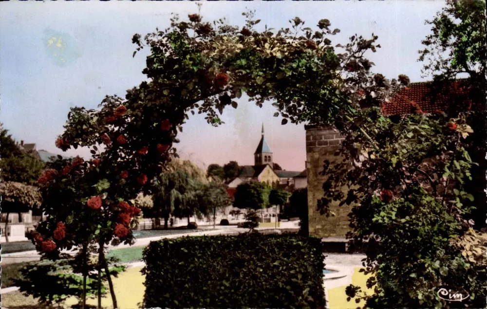 Laignes (Côte-d'Or) — O Square e os Rosas — Photo Combich, Macon - Frente