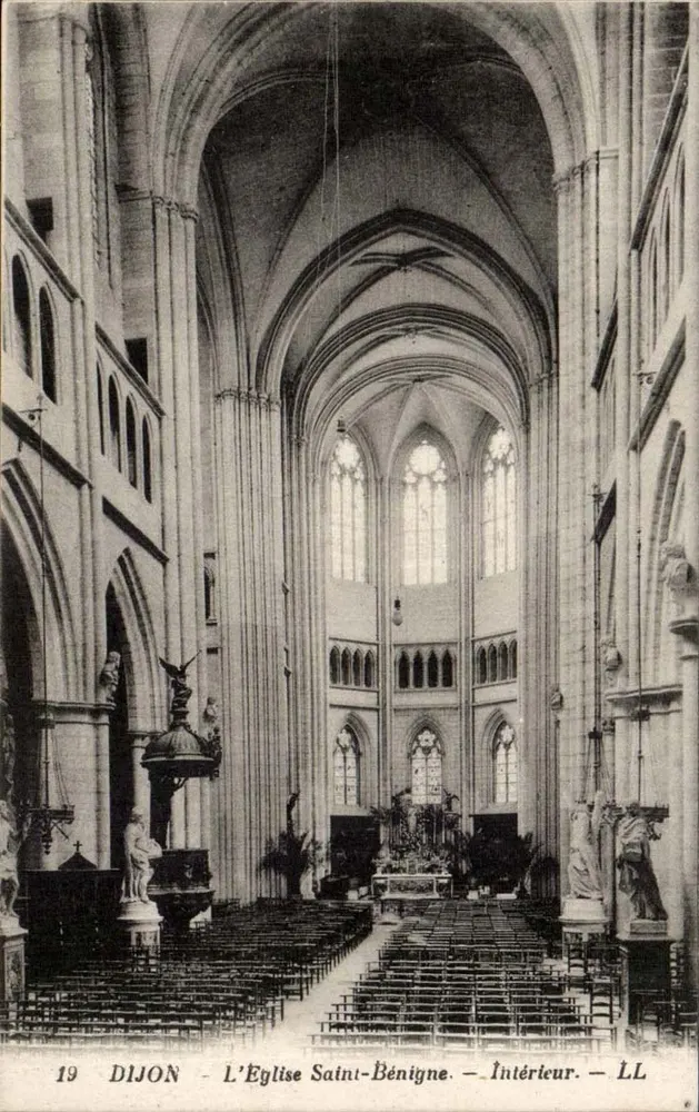 Dijon - A Igreja de São Bénigne — Interior — LL - Frente