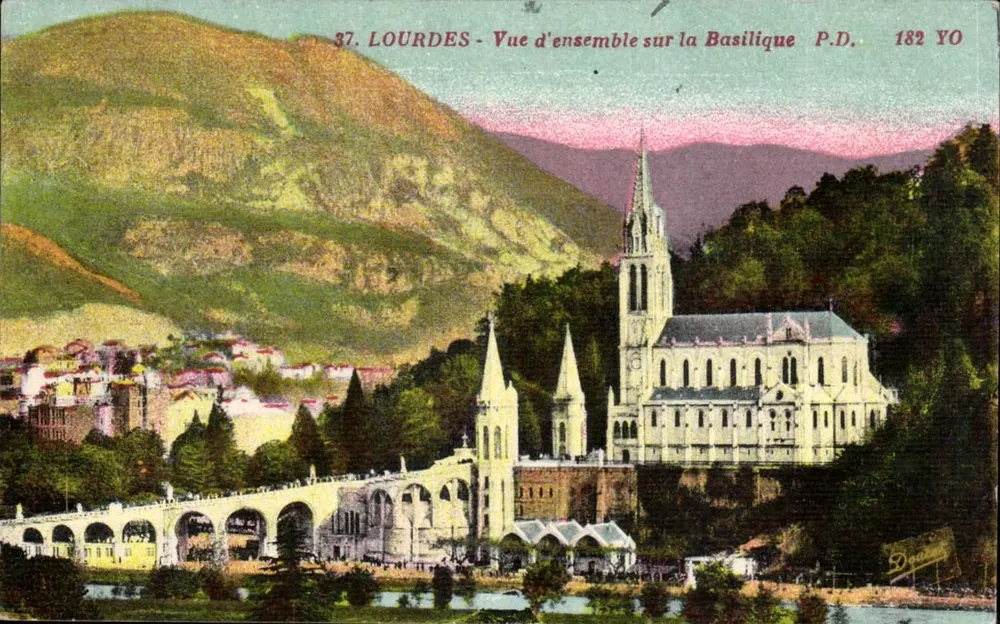 Lourdes - Panoramische uitzicht op de Basiliek — P.D. 182 YO - Voorkant