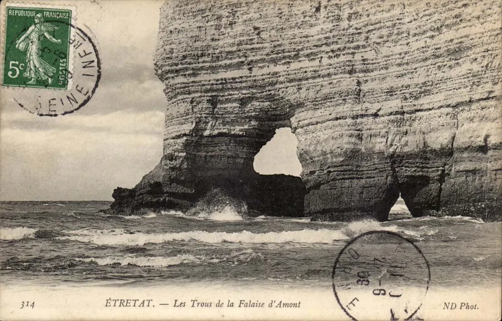 ÉTRETAT — Les Trous de la Falaise d'Amont — ND Phot. - Vorderseite