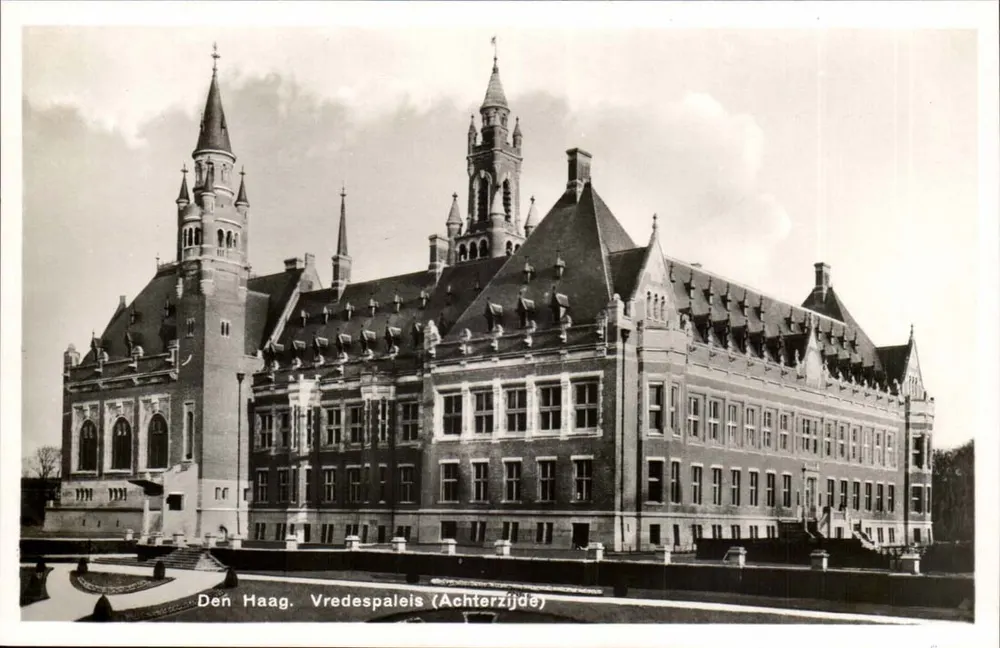 Den Haag. Vredespaleis (Achterzijde) — Weenen & Snel, Den Haag - Frente